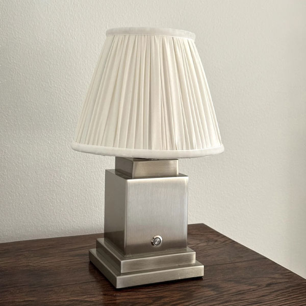 athena sølv lampefot oppladbar lampe