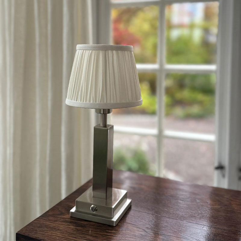 athena slim sølv lampefot oppladbar lampe