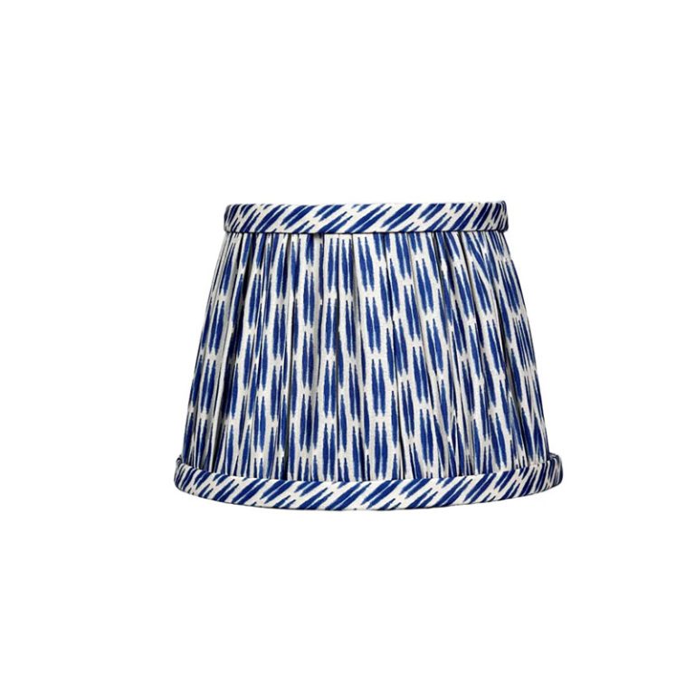 blå ikat lampeskjerm i blått og hvitt fra von norten