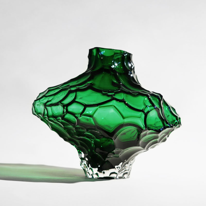 canyon vase large I grønt munnblåst glass fra hein studio