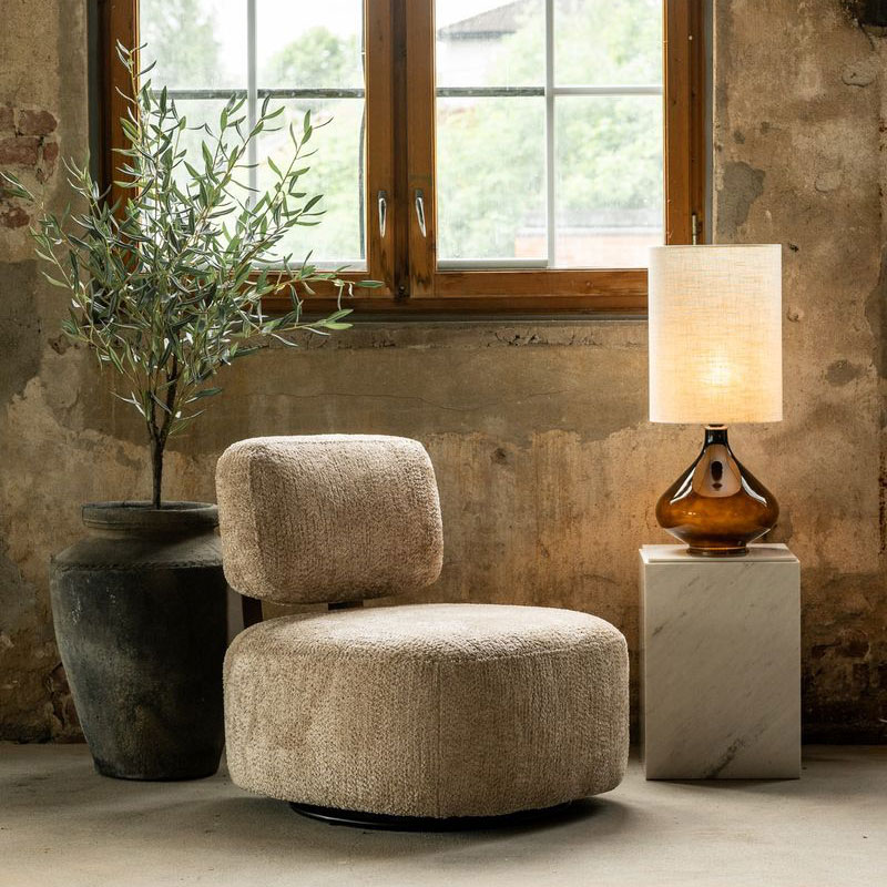 flavia negra bordlampe med Grace Nata lampeskjerm fra flavia