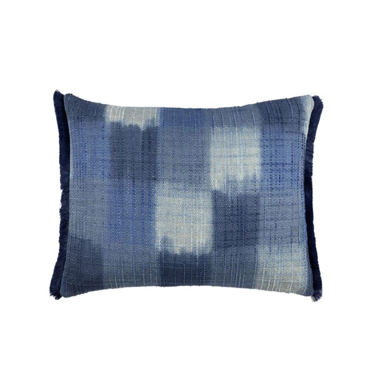 harley bay indigo pute i 60x45 cm fra designers guild