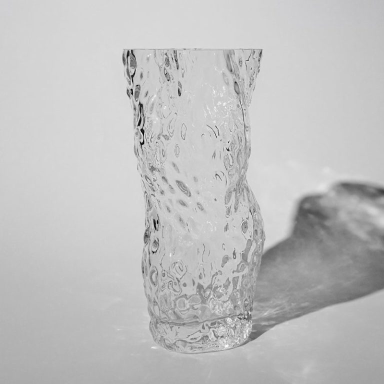 osters rock vase i klart glass fra hein studio