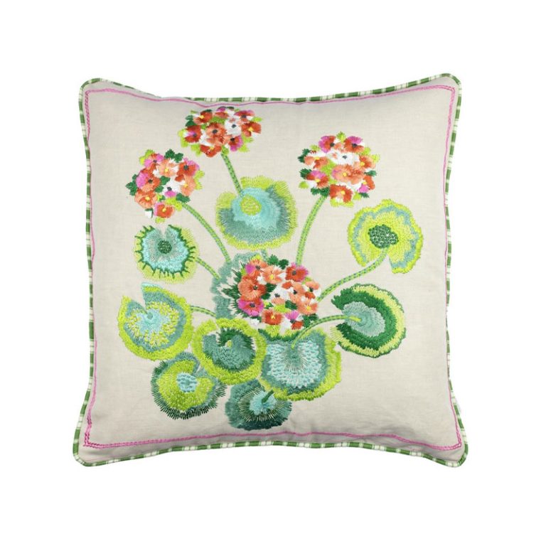 primevere fuchsia pute med broderier fra designers guild