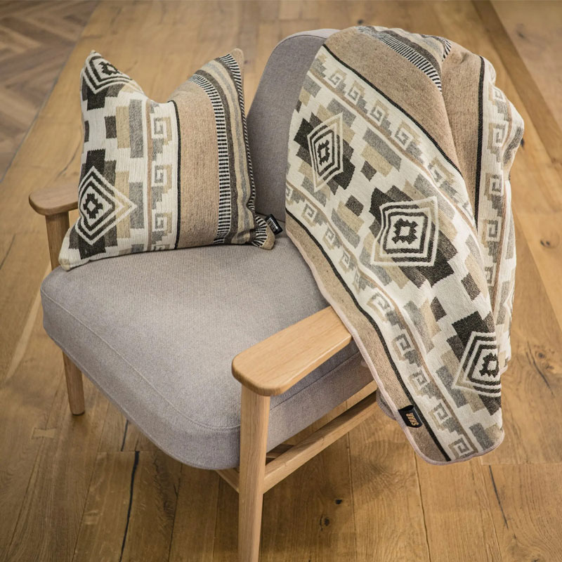 tribal weave pledd i 100% ull fra skar studio