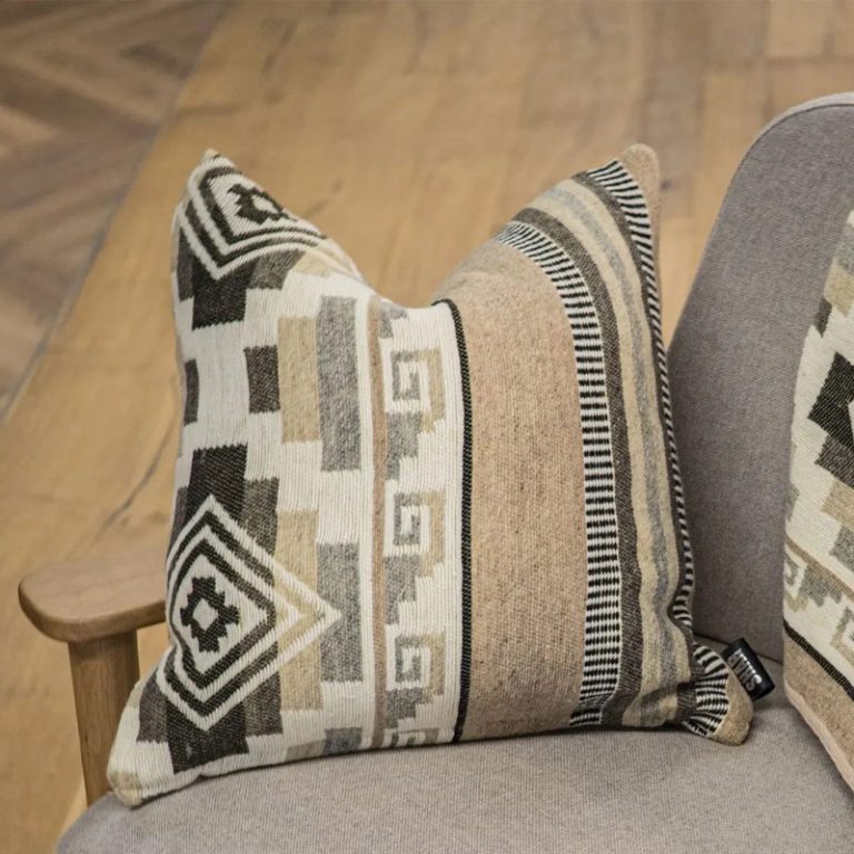 tribal weave pute i 100% ull fra skar studio