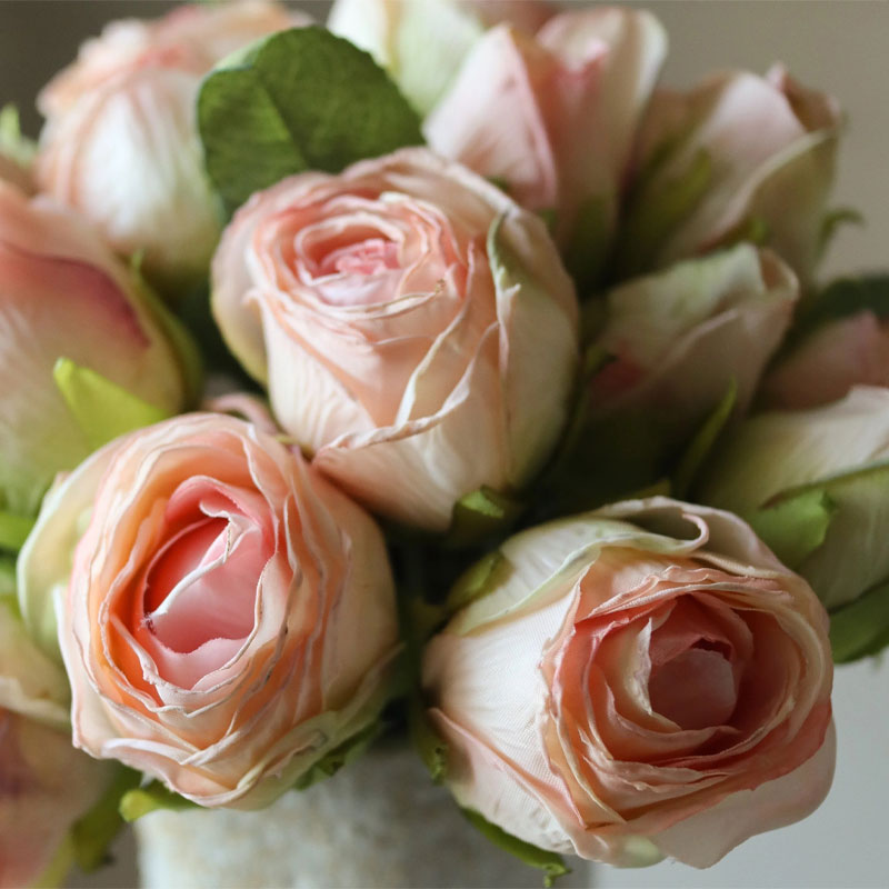 mini rose blomsterbukett i lys rosa fra botane