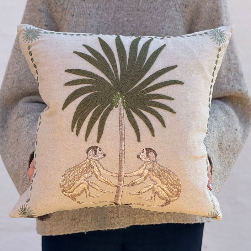 pute 50 x 50 cm med apekatter og palmer fra edg