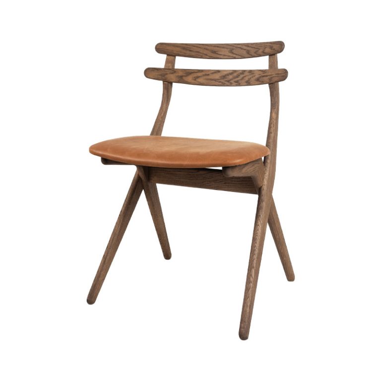 Saks spisestol med c12 olje og terra soil skinn fra Kristensen