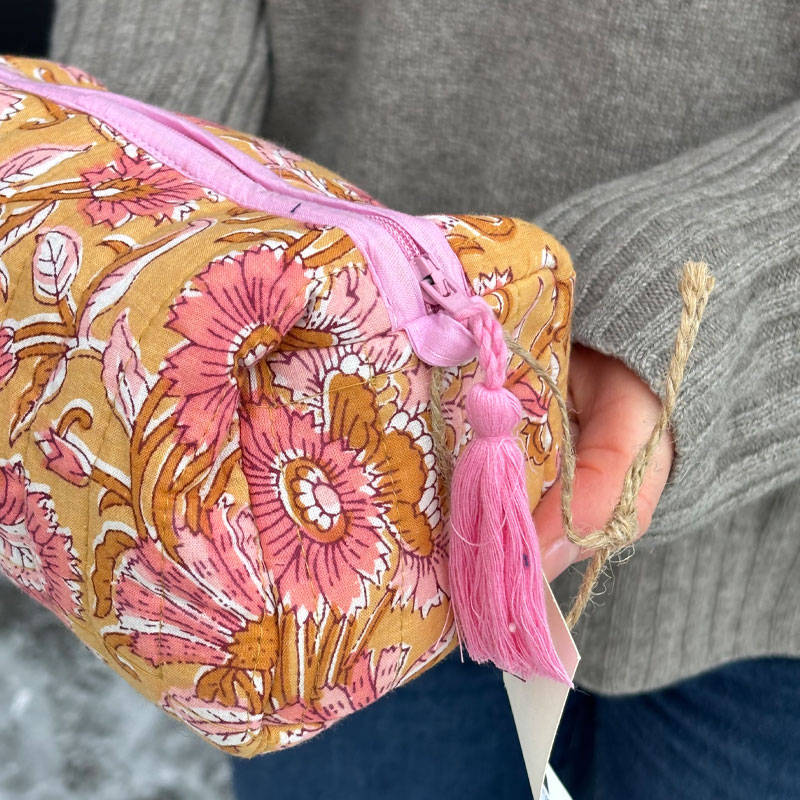 toalettmappe liten i oransje og rosa fra Anouska