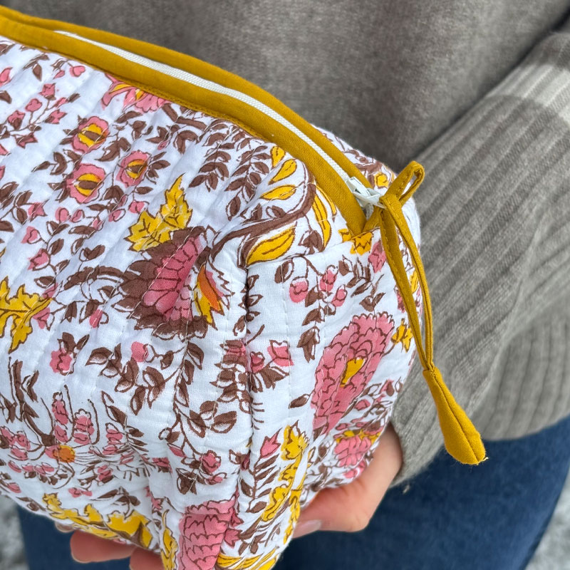 toalettmappe stor i gul og rosa fra Anouska