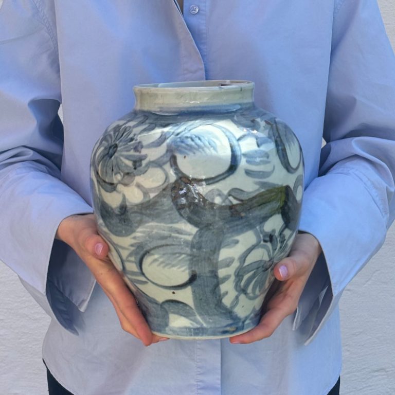 keramikk vase i blått og hvitt fra annuzza