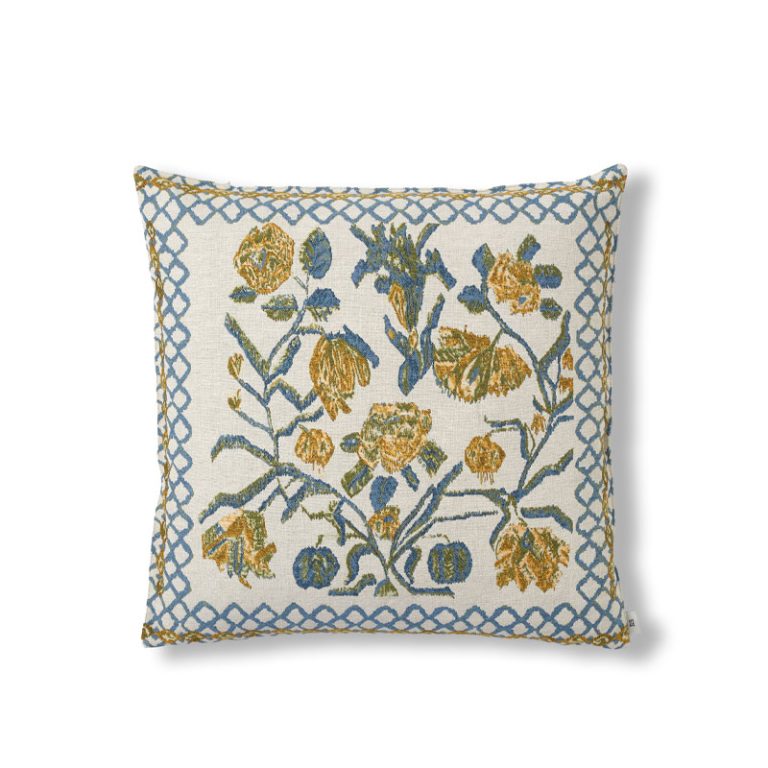 Anniken flower yellow pute I 50 x 50 cm fra kitty Sablu
