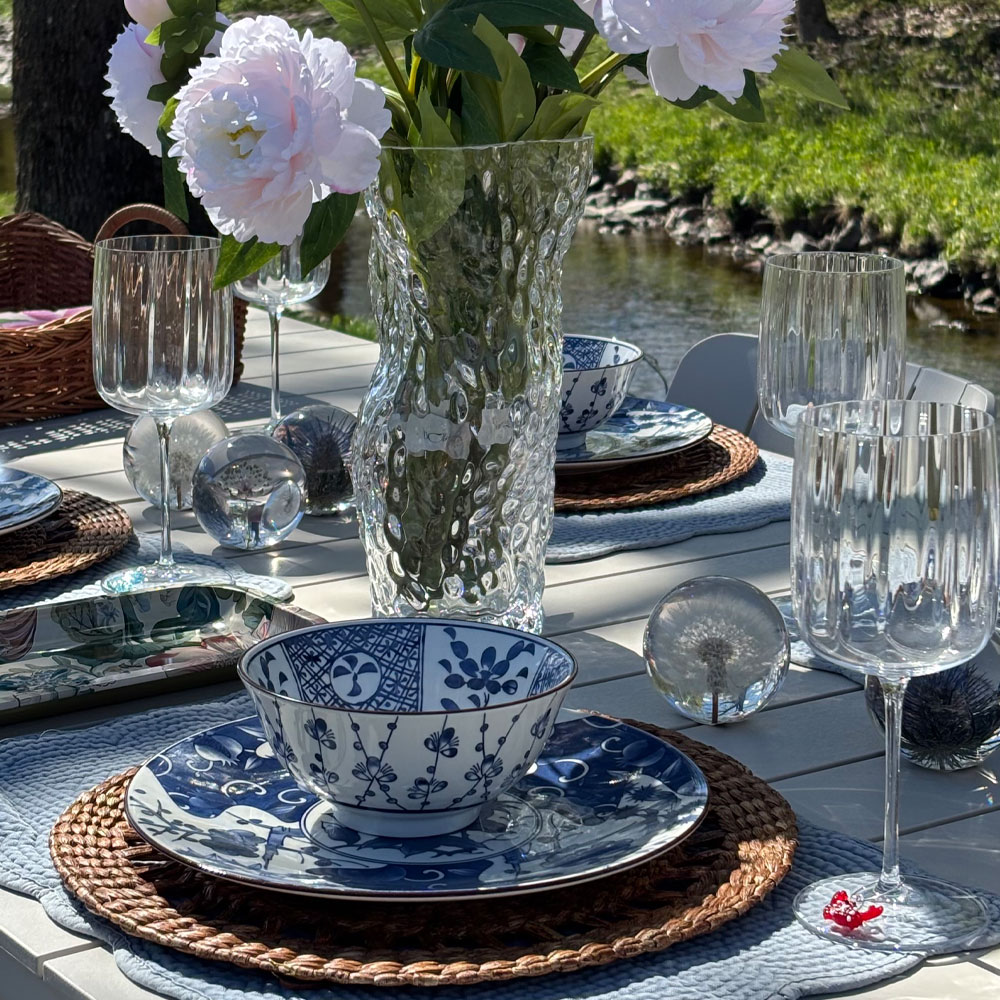 et sommerbord til hverdag og fest. få inspirasjon til hvordan du kan style din borddekking