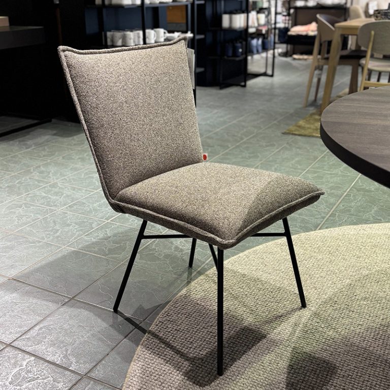 Sanne spisestol uten arm-jess design-utstillingsmodell selges