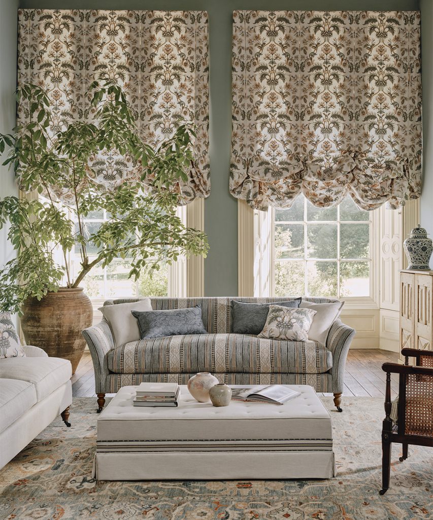 Colefax and Fowler-stue-møbeltapetsering sofa-skreddersydde gardiner-et hjem
