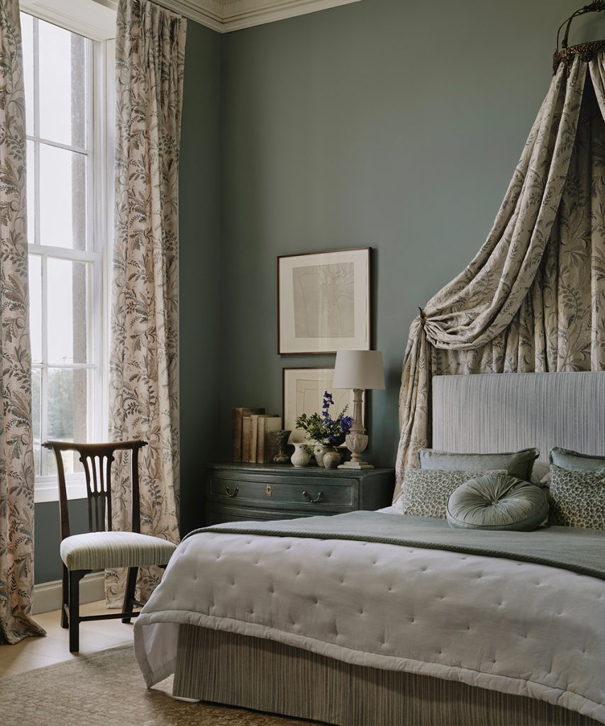 Colefax and Fowler-aw2025-seng-soverom-skreddersydde gardiner-et hjem