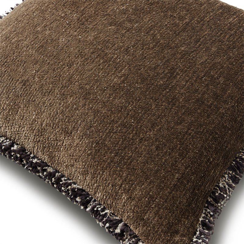 ari chenille fringe pute i deep brown fra kitty sablu