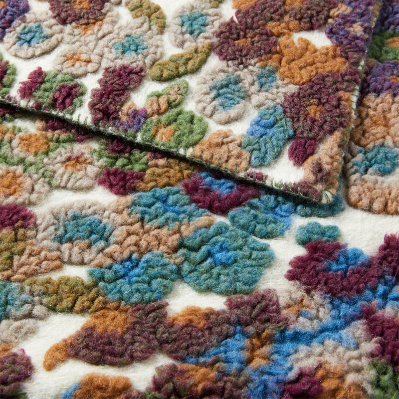Aurora flowers pledd fra Kitty Sablu
