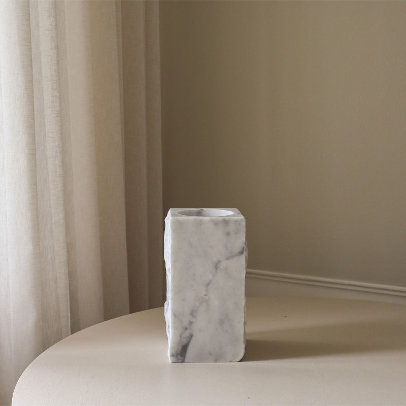 lare Carrara white marble edge vase fra botane