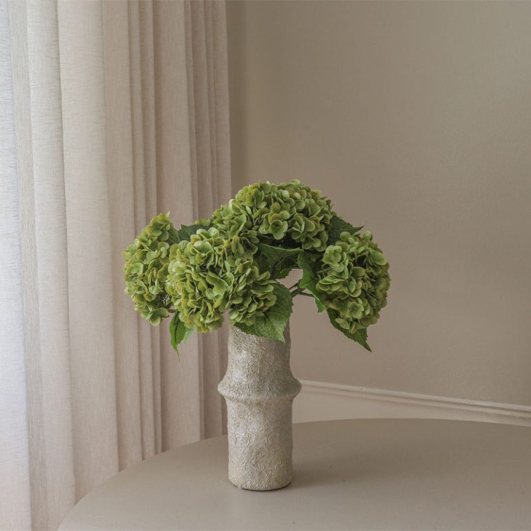 Moss green hydrangea bukett fra botane