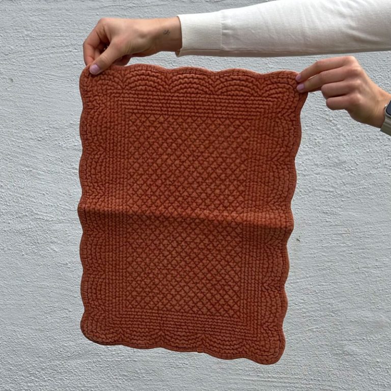 Spisebrikke i burnt orange fra Anouska