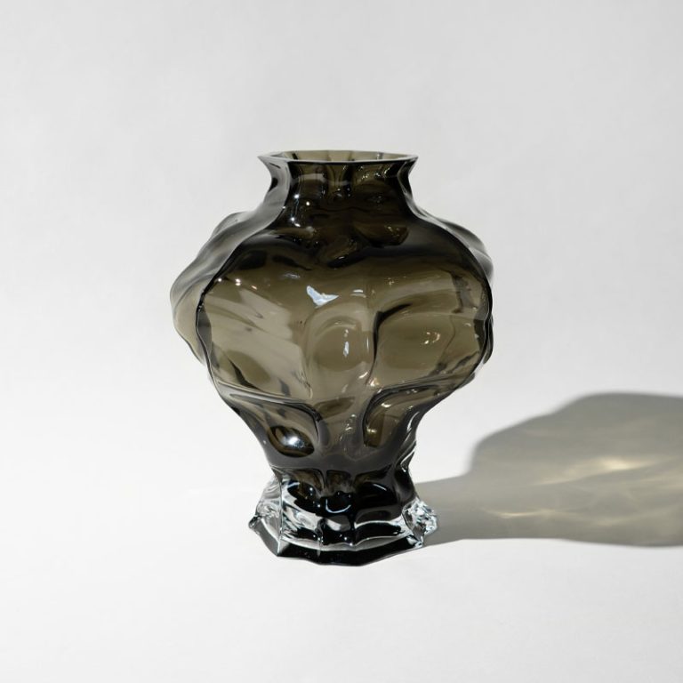 Ammonit large vase I new smoke fra Hein Studio