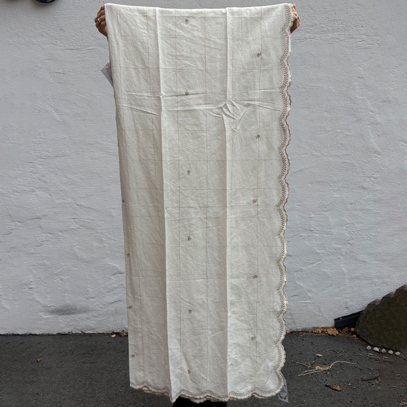 Embroidery duk 140 x 300 cm fra bytimo