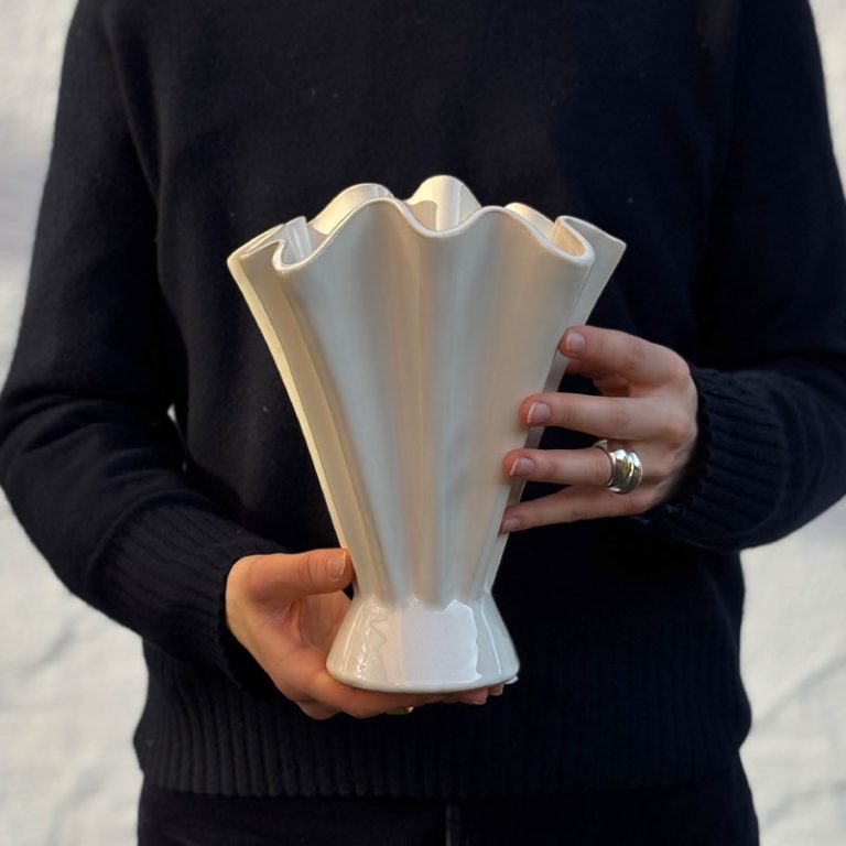 charlotte vase I off white fra olsson og jensen