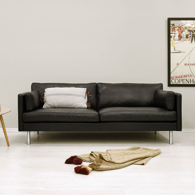 classic 3-seter sofa I sort skinn fra saxo living
